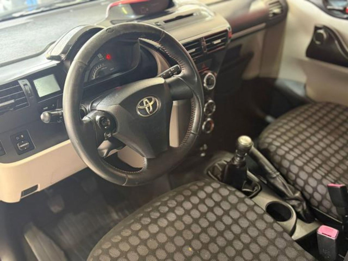 Toyota iQ 1.0 Sol (9)