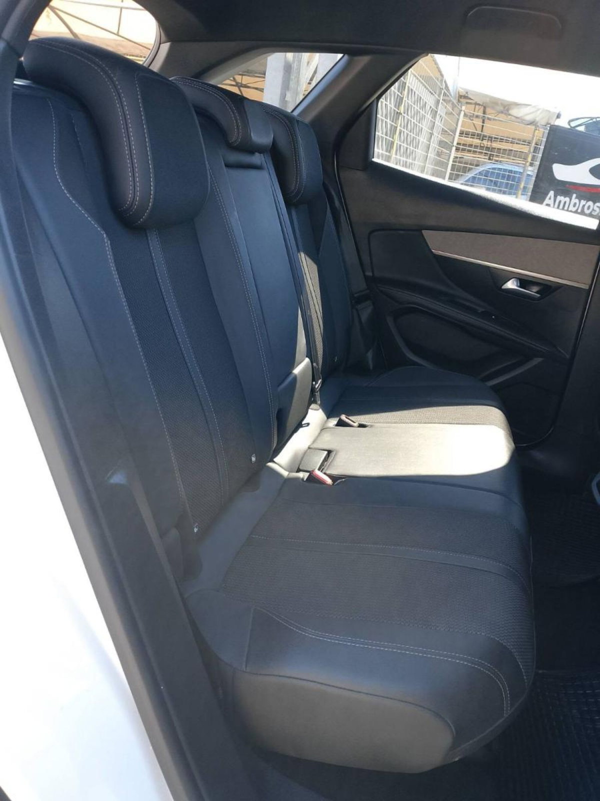 Peugeot 3008 BlueHDi 130 S&S EAT8 GT Line (11)