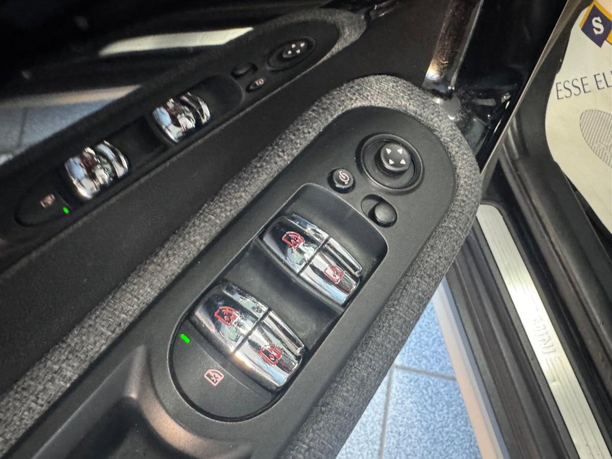 MINI Mini Countryman 2.0 Cooper D Hype Countryman (18)