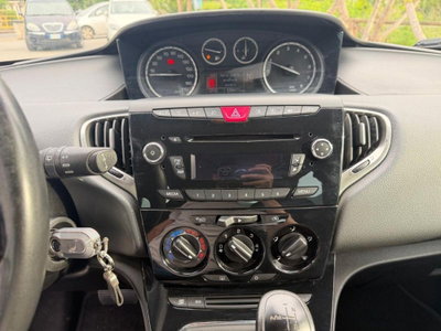 Lancia Ypsilon 0.9 TwinAir 85 CV 5 porte S&S DFN Platinum (13)