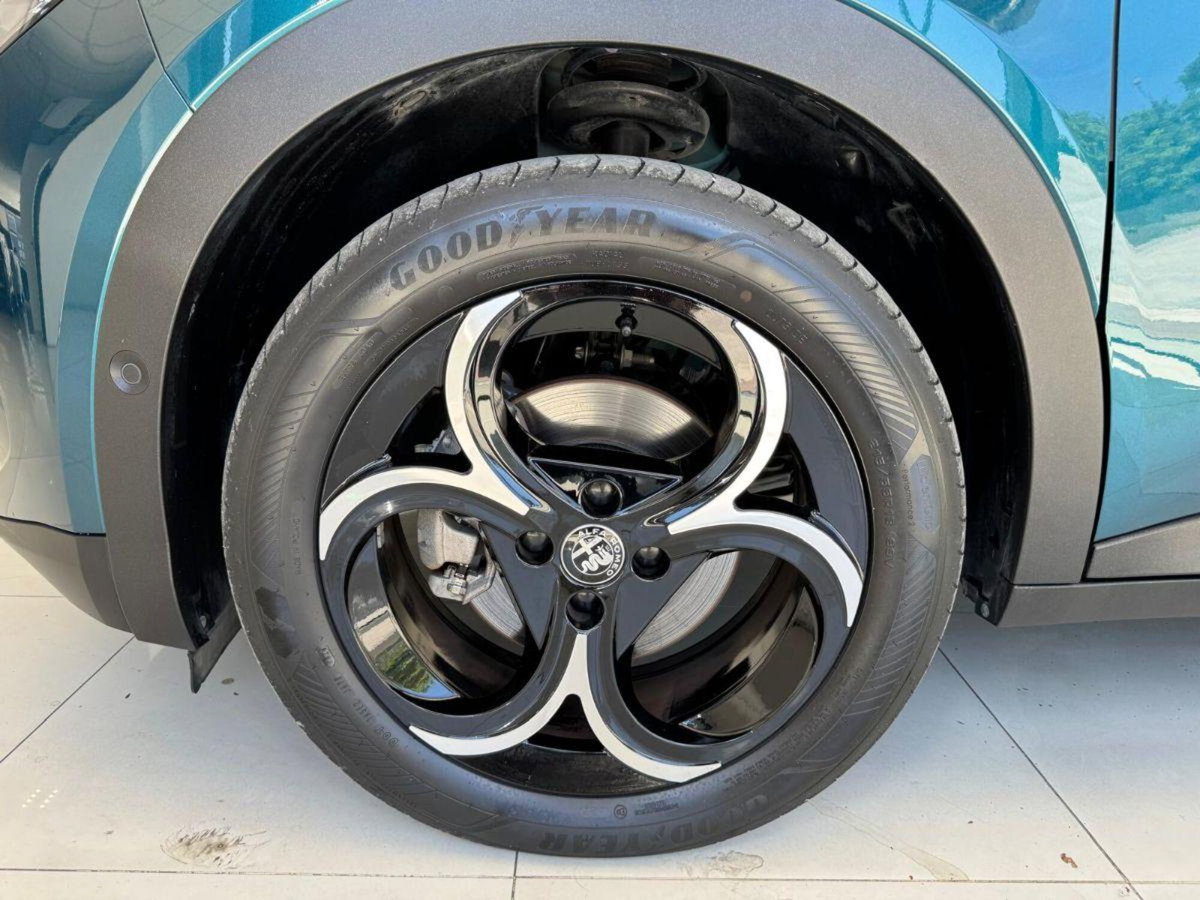 Alfa Romeo Junior elettrica Speciale 156cv (7)