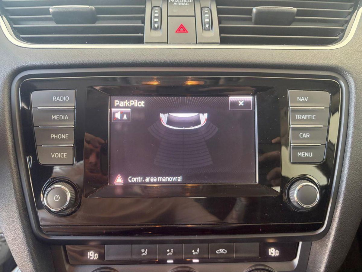 Skoda Octavia Station Wagon 2.0 TDI CR Wagon Executive Green Tec (14)