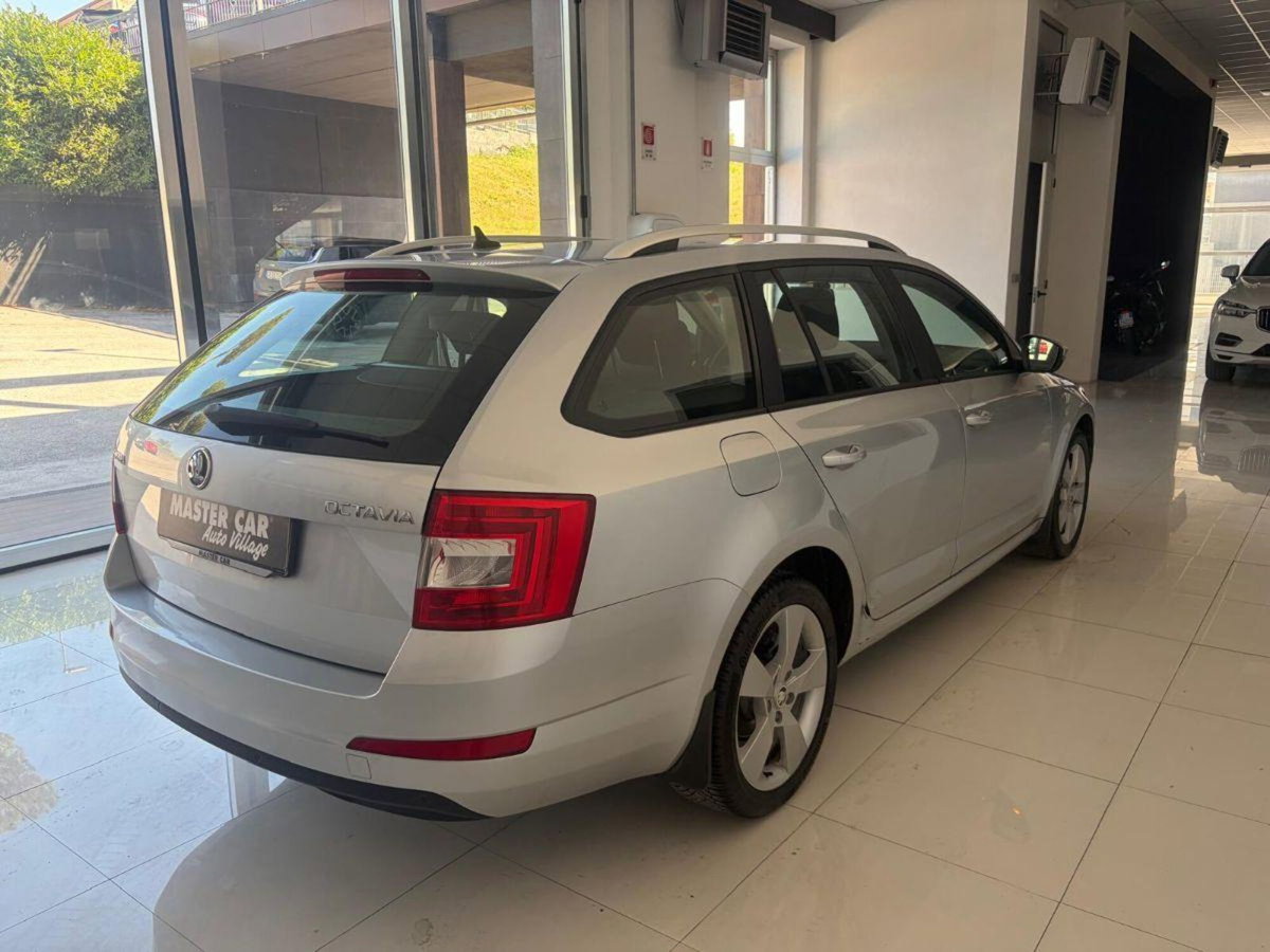 Skoda Octavia Station Wagon 2.0 TDI CR Wagon Executive Green Tec (4)