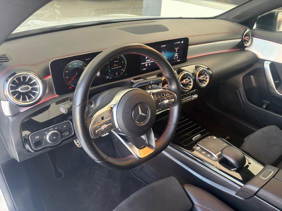 Mercedes-Benz CLA Shooting Brake 200 d Shooting Brake Premium (11)