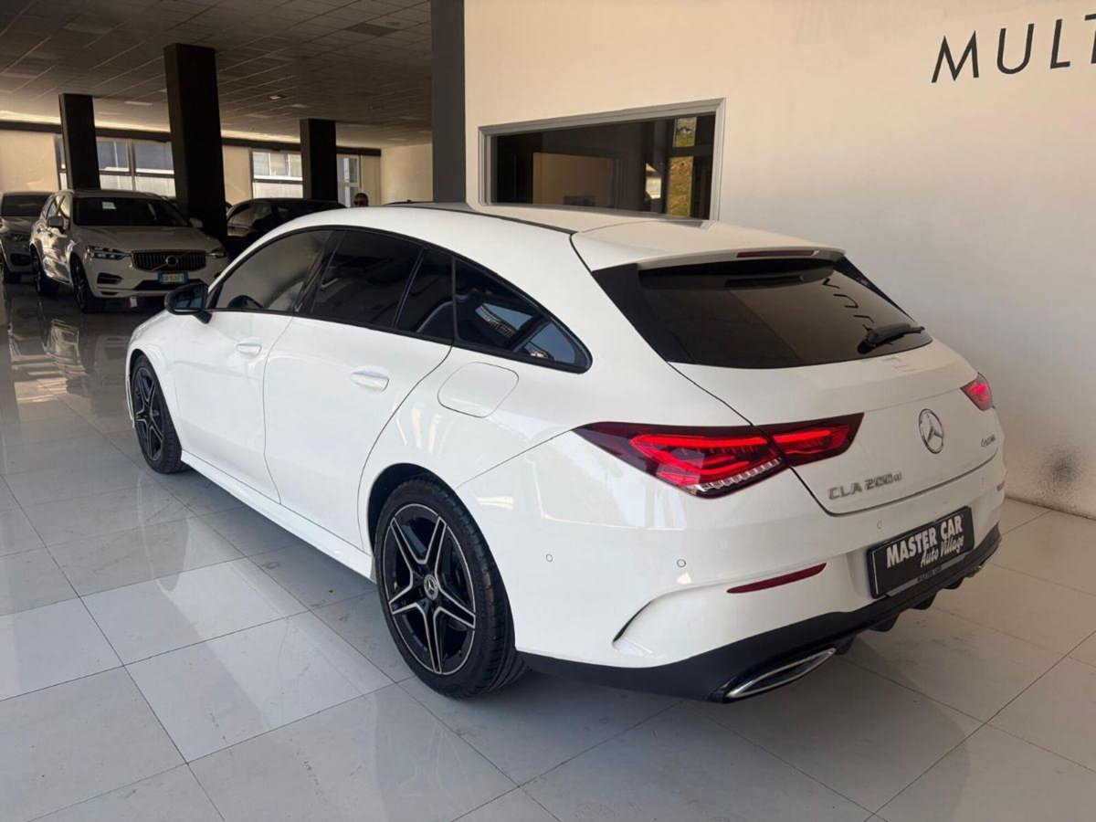 Mercedes-Benz CLA Shooting Brake 200 d Shooting Brake Premium (2)