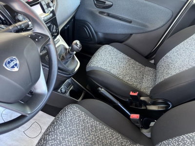 Lancia Ypsilon 1.0 FireFly 5 porte S&S Hybrid Silver Plus (17)