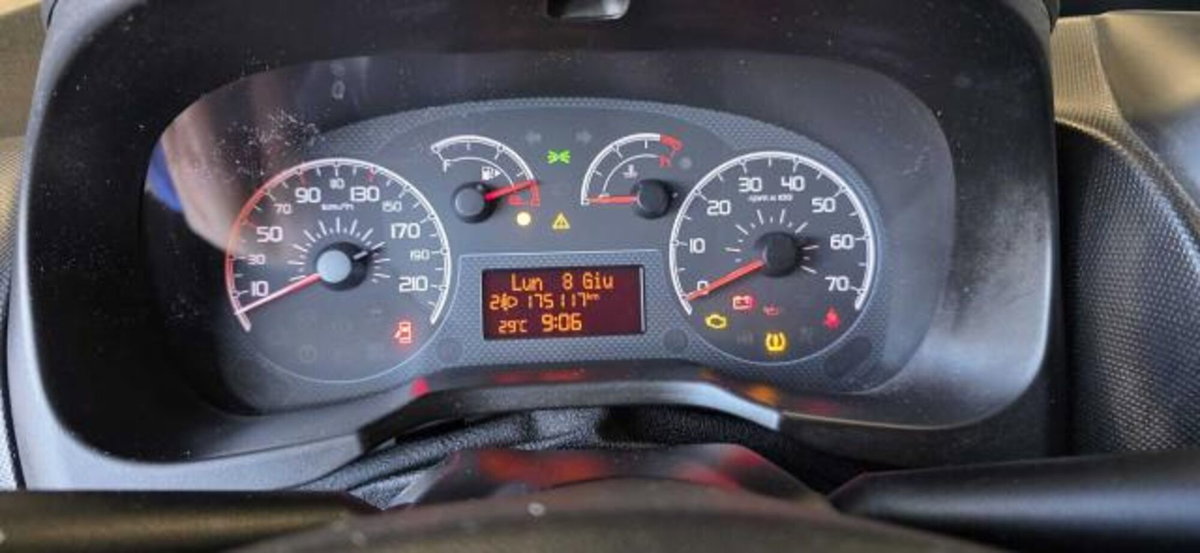 Fiat Qubo 1.3 MJT 80 CV Easy (10)