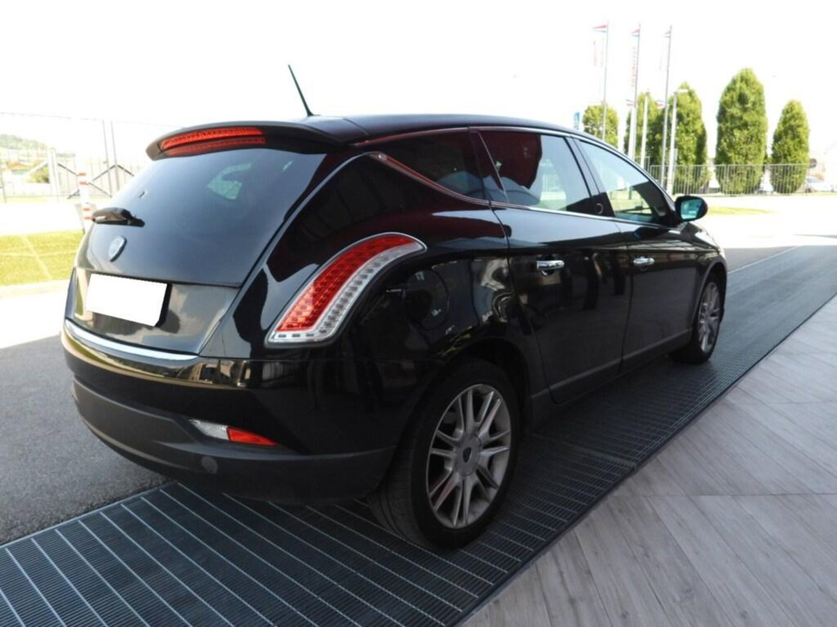 Lancia Delta 1.6 MJT DPF Platino (6)