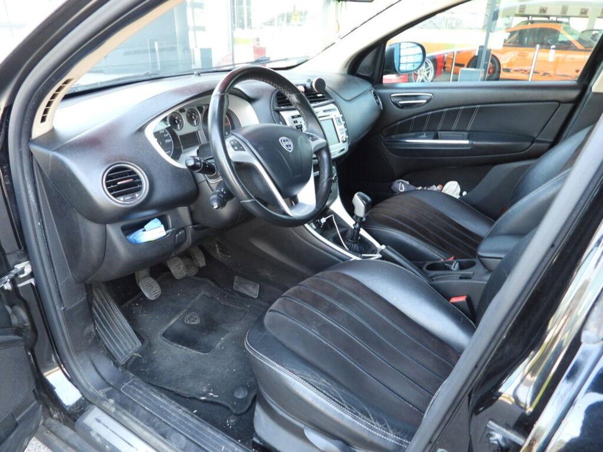 Lancia Delta 1.6 MJT DPF Platino (8)