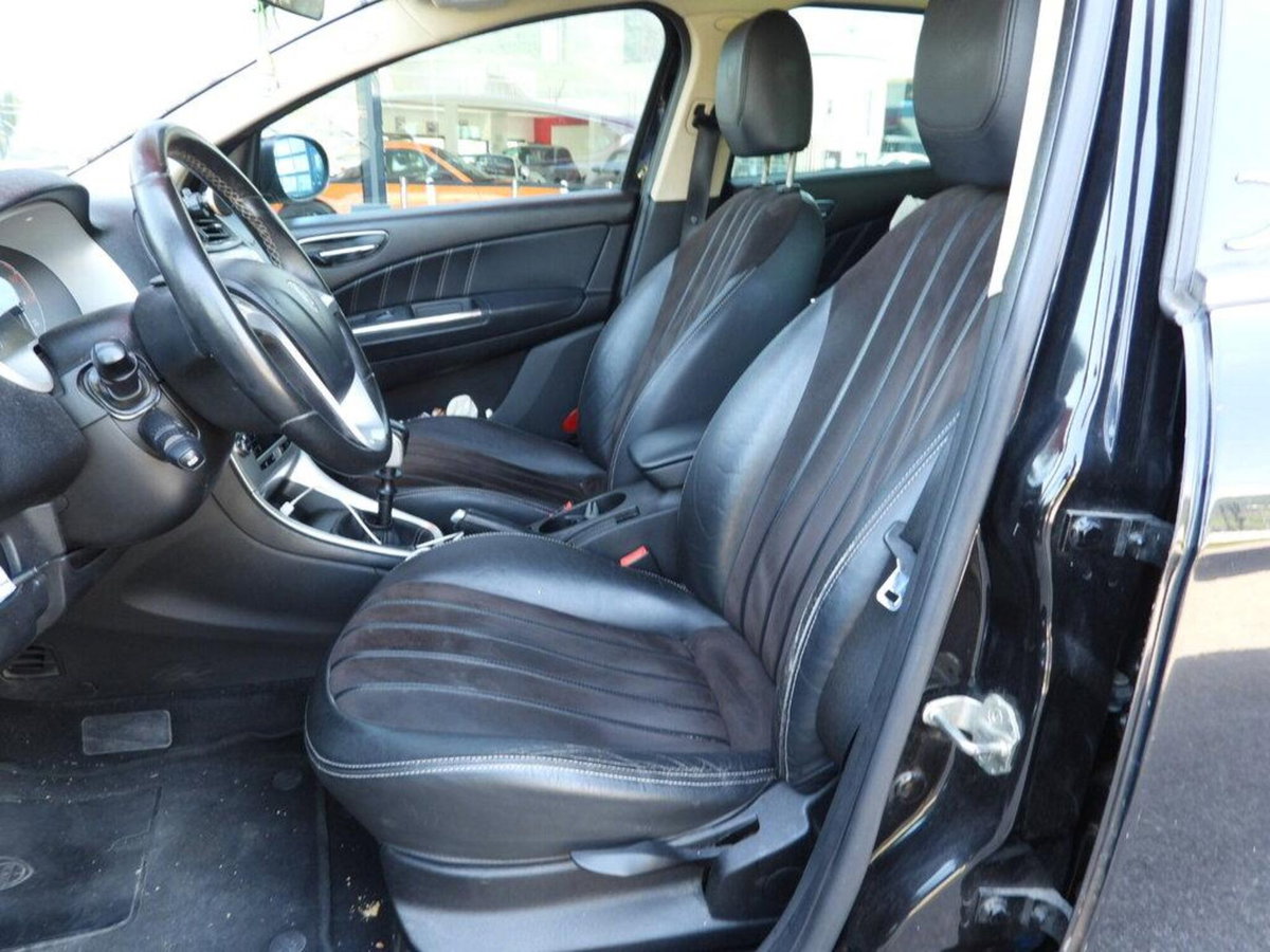 Lancia Delta 1.6 MJT DPF Platino (9)