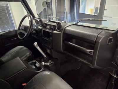 Land Rover Defender 110 2.4 TD4 Station Wagon SE (10)