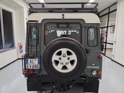 Land Rover Defender 110 2.4 TD4 Station Wagon SE (5)