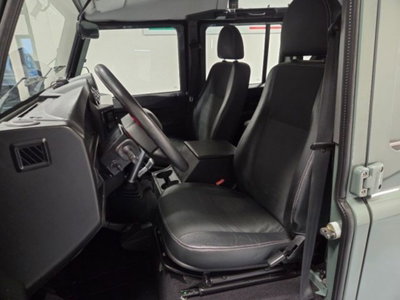 Land Rover Defender 110 2.4 TD4 Station Wagon SE (7)