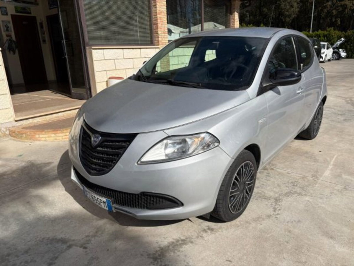 Lancia Ypsilon 1.2 69 CV 5 porte GPL Gold Plus