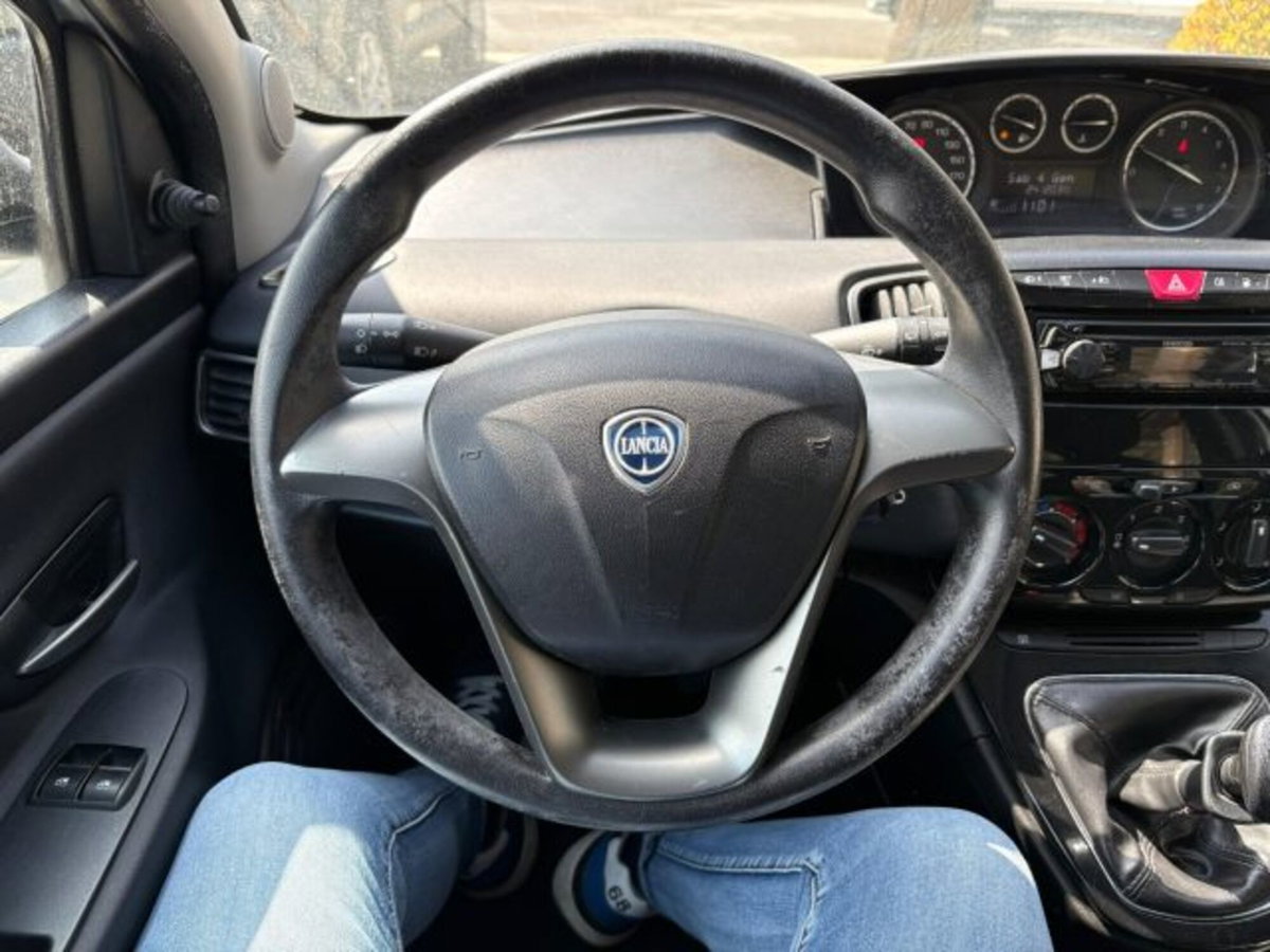 Lancia Ypsilon 1.2 69 CV 5 porte GPL Gold Plus (11)