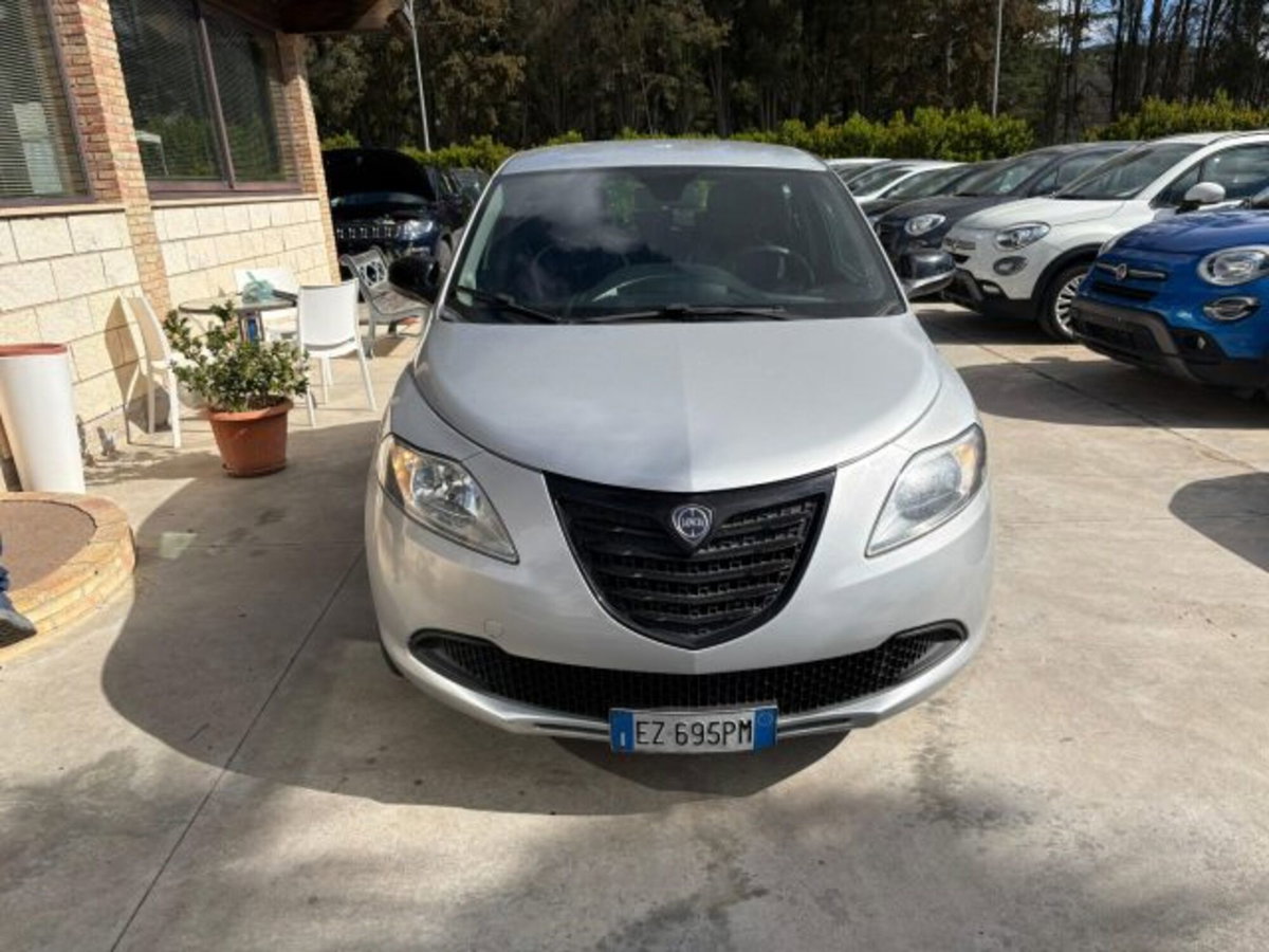 Lancia Ypsilon 1.2 69 CV 5 porte GPL Gold Plus (2)