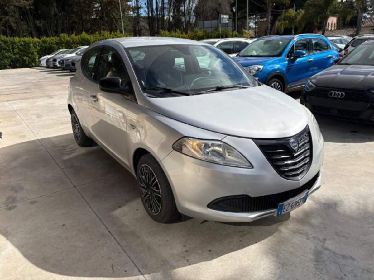 Lancia Ypsilon 1.2 69 CV 5 porte GPL Gold Plus (3)