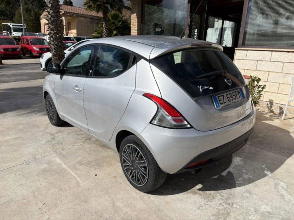 Lancia Ypsilon 1.2 69 CV 5 porte GPL Gold Plus (4)