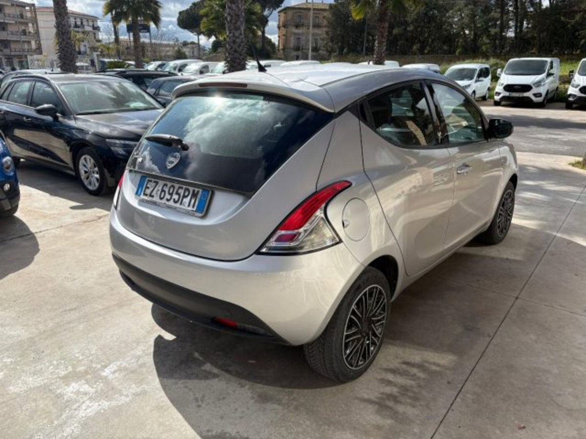 Lancia Ypsilon 1.2 69 CV 5 porte GPL Gold Plus (6)