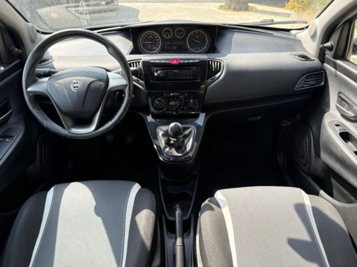 Lancia Ypsilon 1.2 69 CV 5 porte GPL Gold Plus (7)