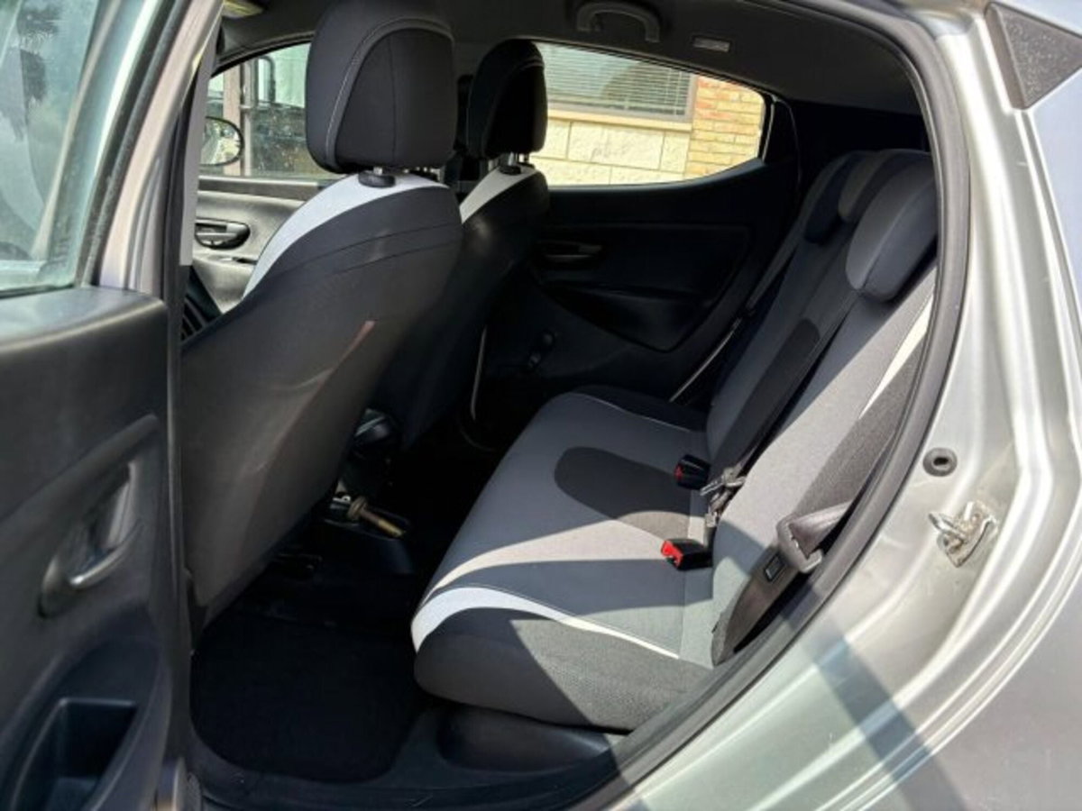 Lancia Ypsilon 1.2 69 CV 5 porte GPL Gold Plus (8)