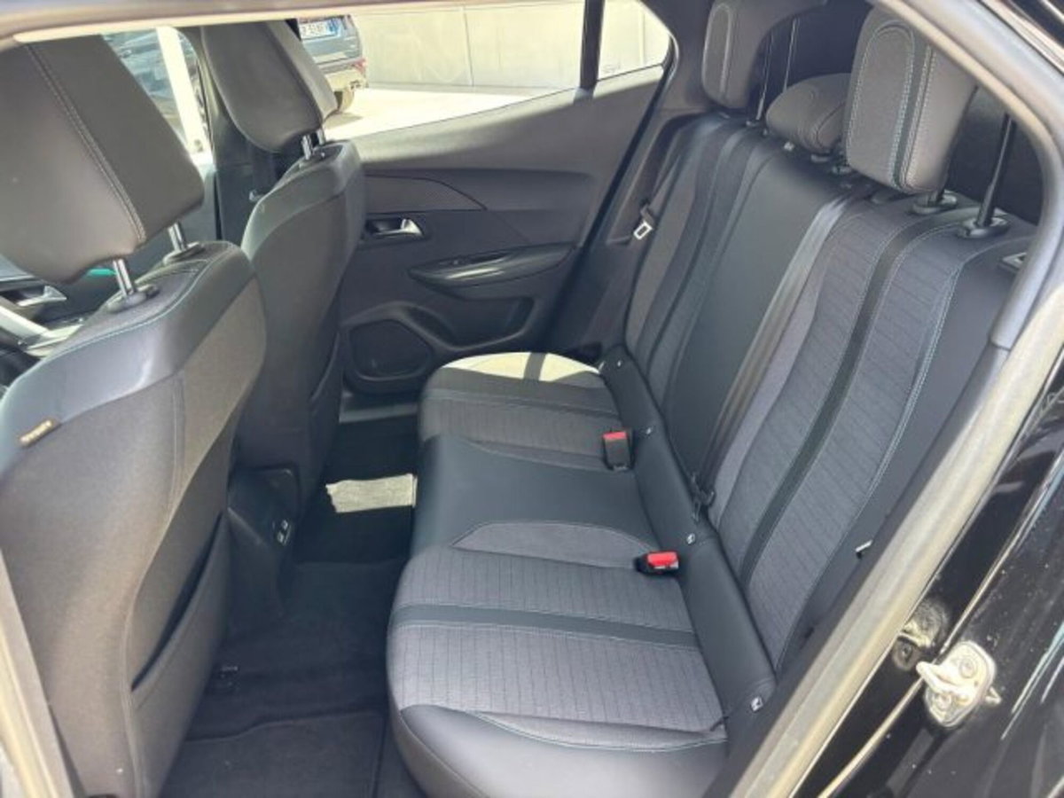 Peugeot 2008 BlueHDi 130 S&S EAT8 Allure Pack (10)