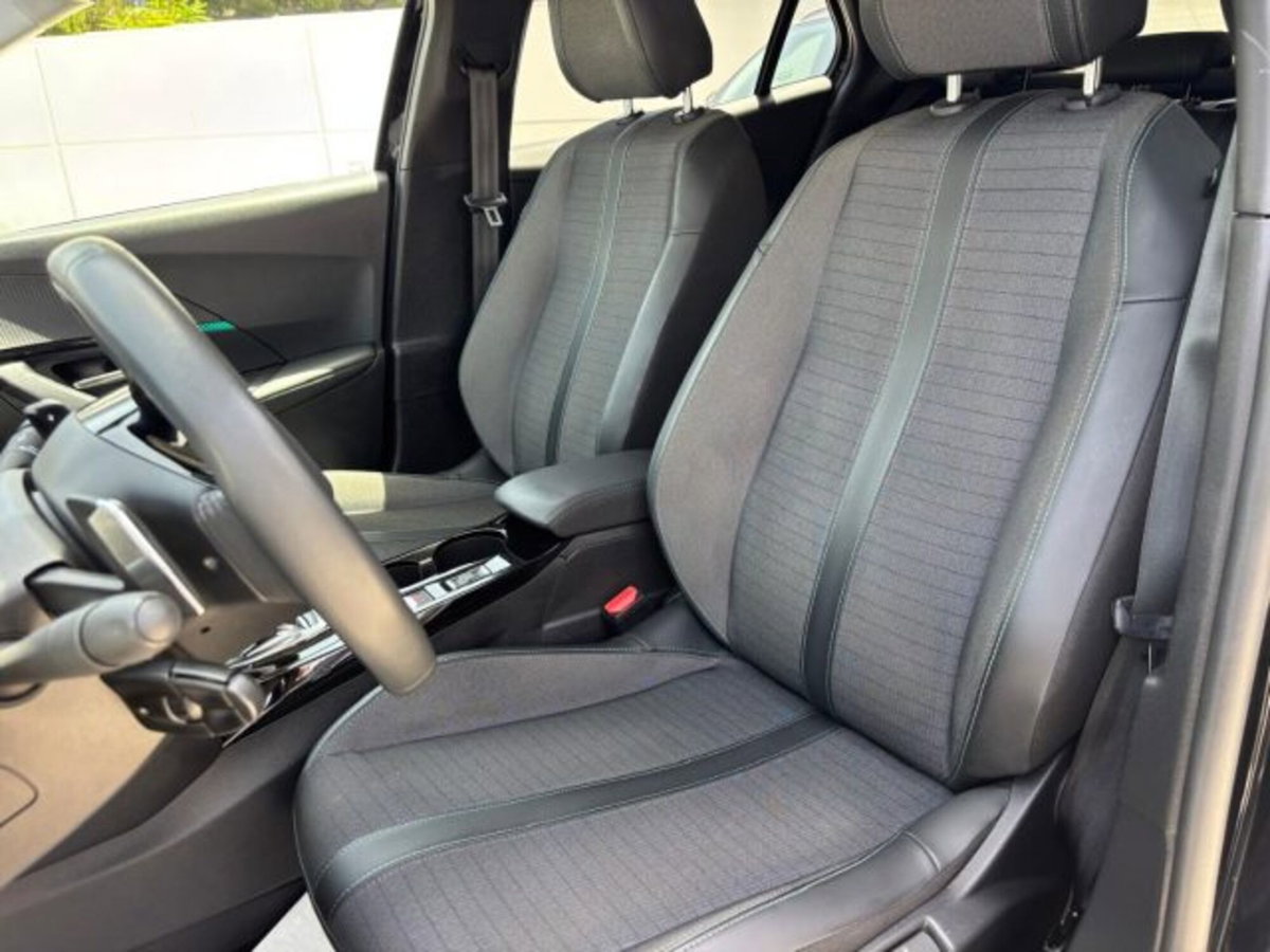 Peugeot 2008 BlueHDi 130 S&S EAT8 Allure Pack (7)
