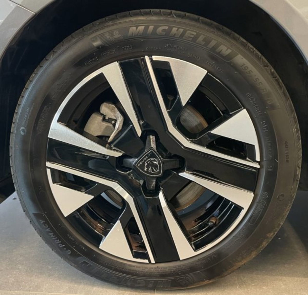 Peugeot 208 1.2 puretech Active s&s 100cv (17)