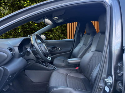 Toyota Yaris 1.5 Hybrid 5 porte Premiere (10)