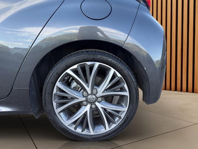 Toyota Yaris 1.5 Hybrid 5 porte Premiere (9)
