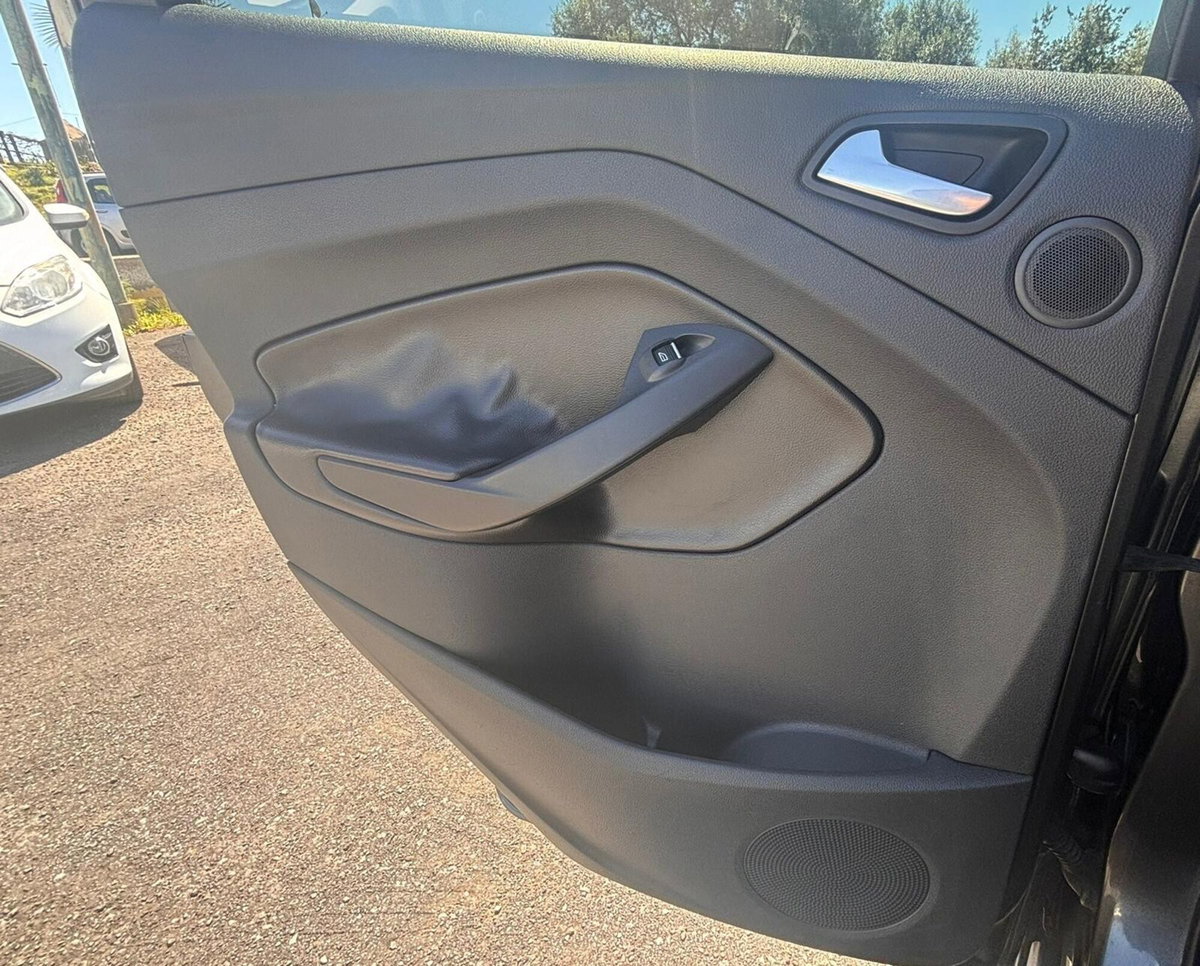 Ford Kuga 2.0 TDCI 180 CV S&S 4WD Powershift Titanium X (13)