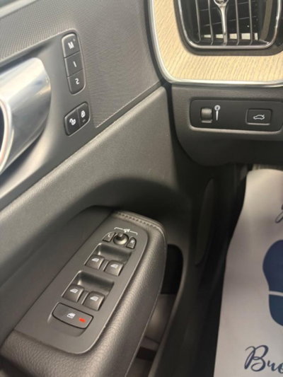 Volvo XC60 B5 AWD automatico Ultimate Bright (10)