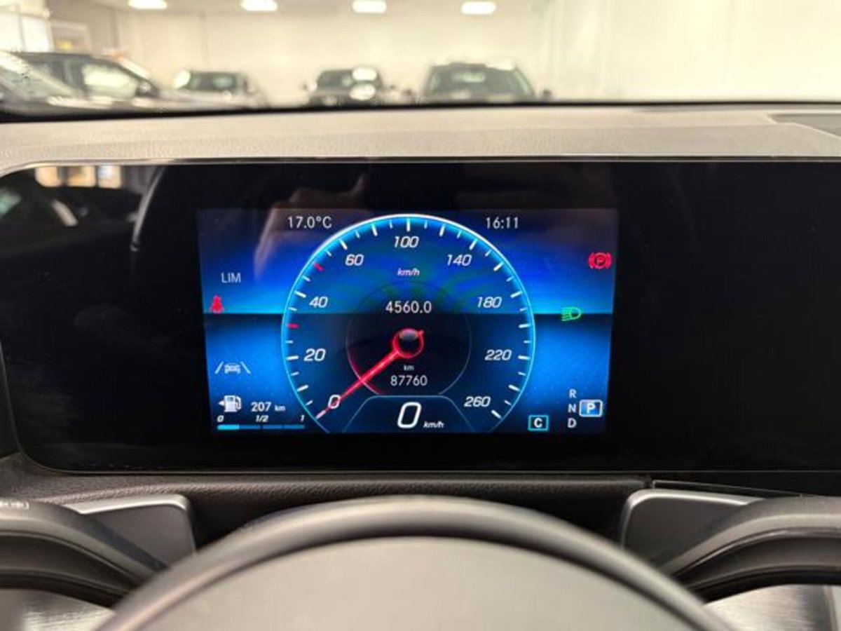 Mercedes-Benz GLB 200 d Automatic Business (10)
