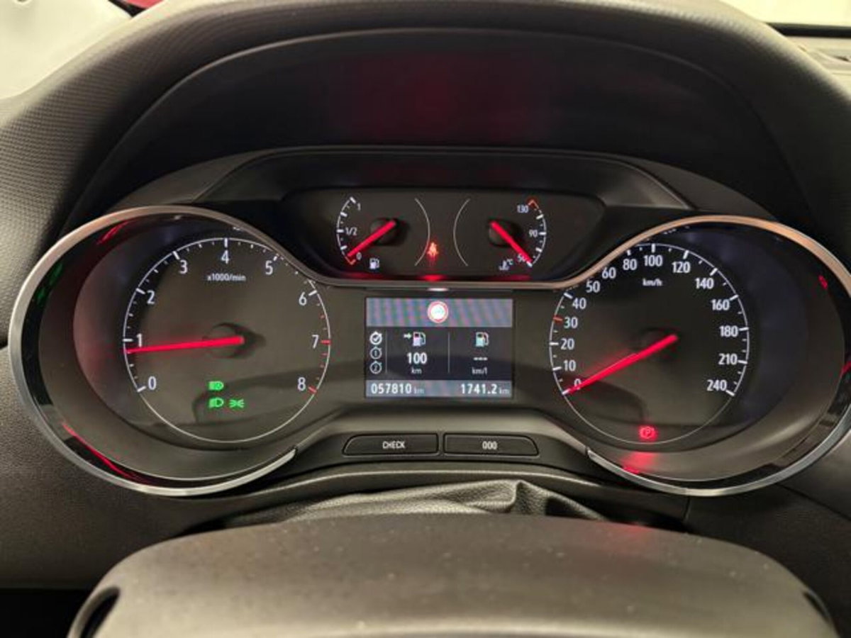 Opel Crossland 1.5 ECOTEC D 110 CV Start&Stop Elegance (10)