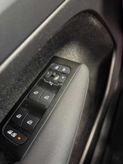Volvo XC40 T4 Recharge Plug-in Hybrid R-design (10)