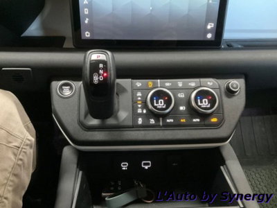 Land Rover Defender 110 2.0 SD4 AWD Auto SE (7)