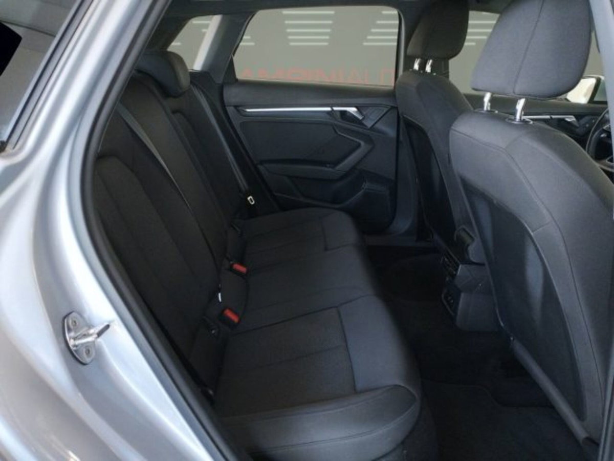 Audi A3 Sportback 30 g-tron S tronic Business (18)