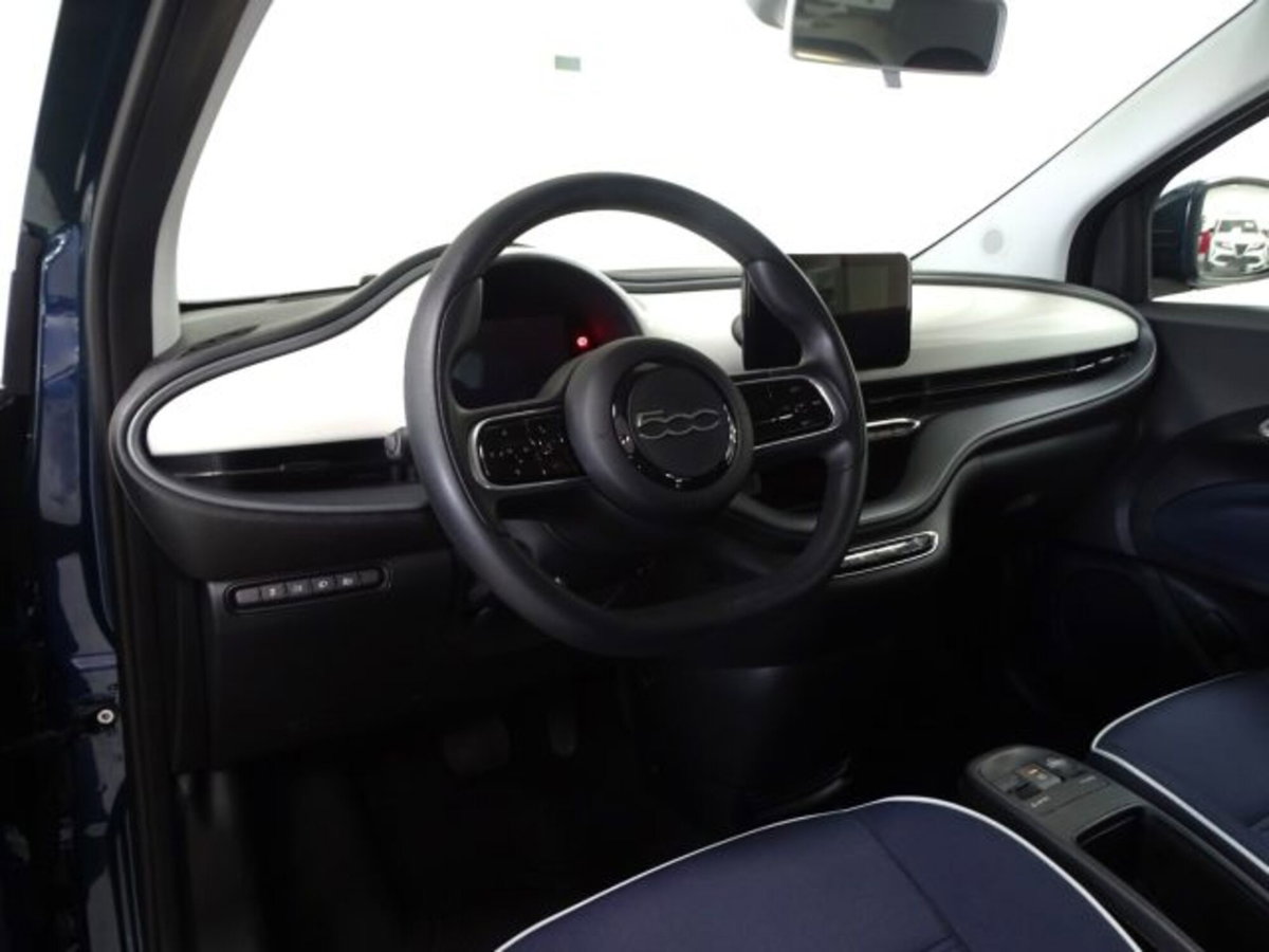 Fiat 500e Action Berlina 23,65 kWh (9)