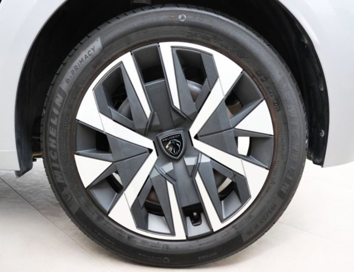 Peugeot 208 1.2 puretech Active s&s 100cv (20)