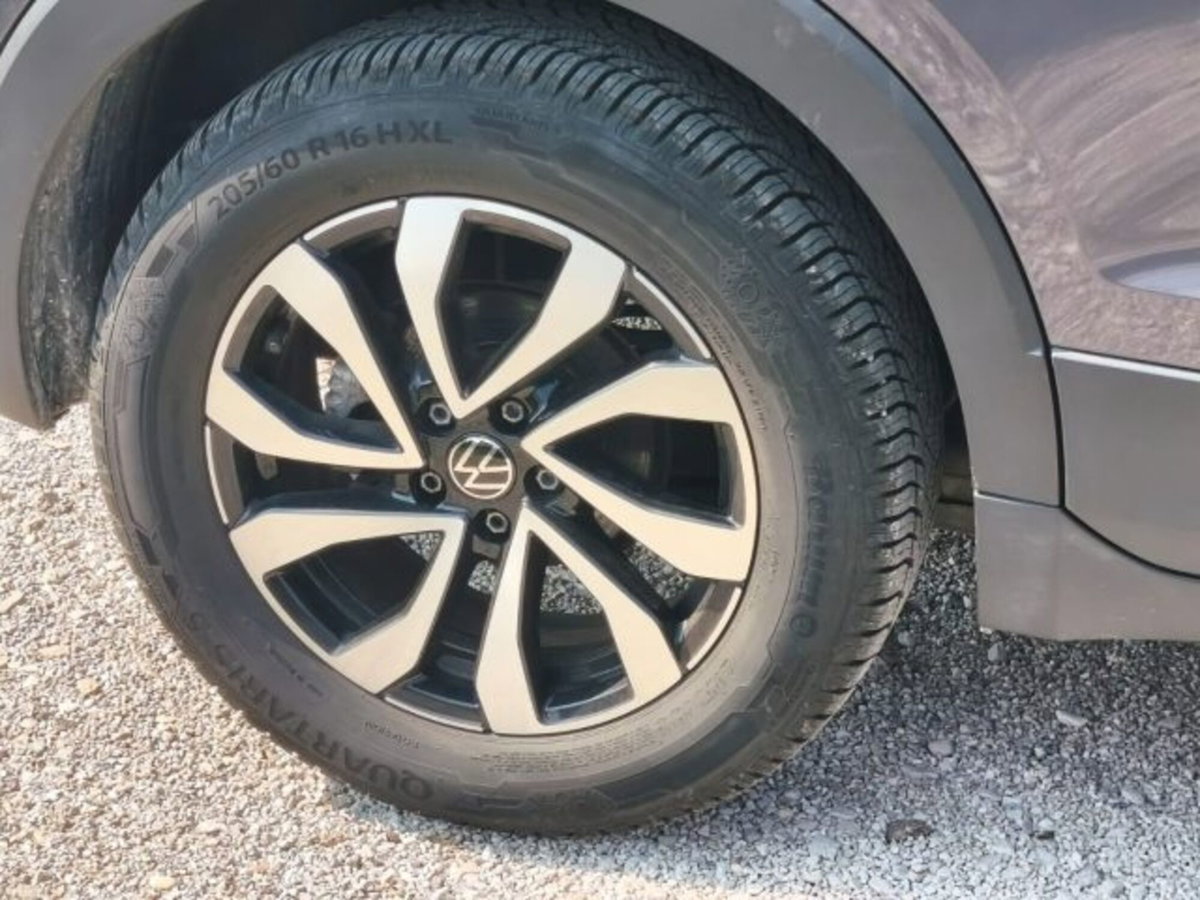 Volkswagen T-Cross 1.0 TSI 110 CV Sport (5)