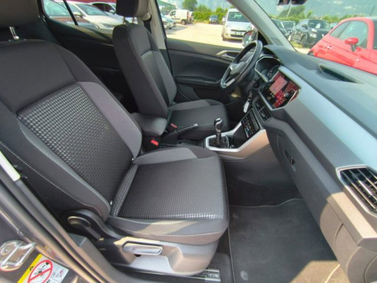 Volkswagen T-Cross 1.0 TSI 110 CV Sport (9)