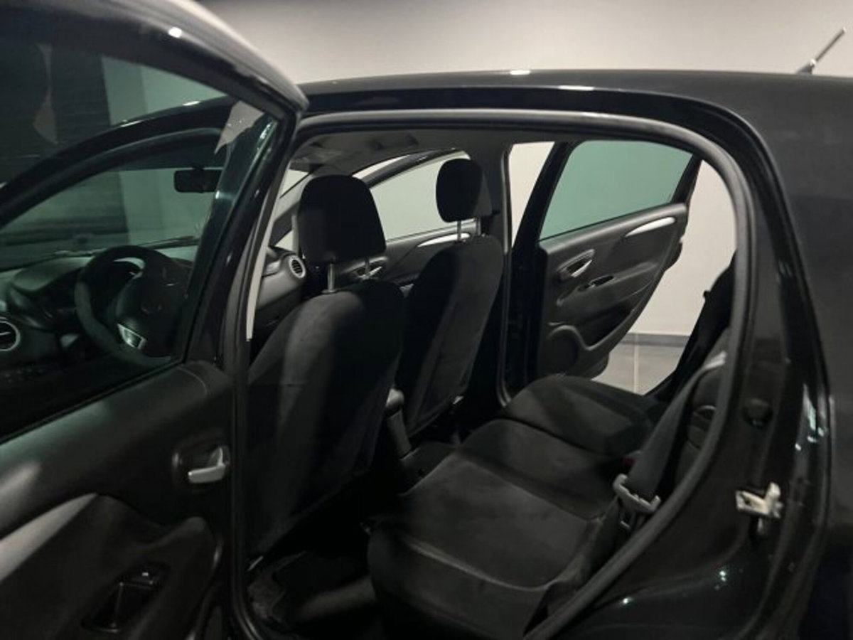 Fiat Grande Punto 1.3 MJT 75 CV 5 porte Actual (10)