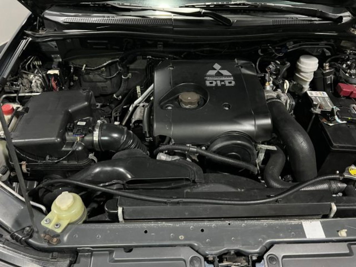 Mitsubishi L200 2.5 DI-D/167CV Double Cab Warrior (13)