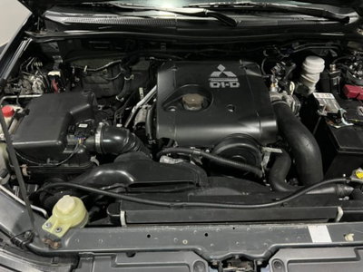 Mitsubishi L200 2.5 DI-D/167CV Double Cab Warrior (13)