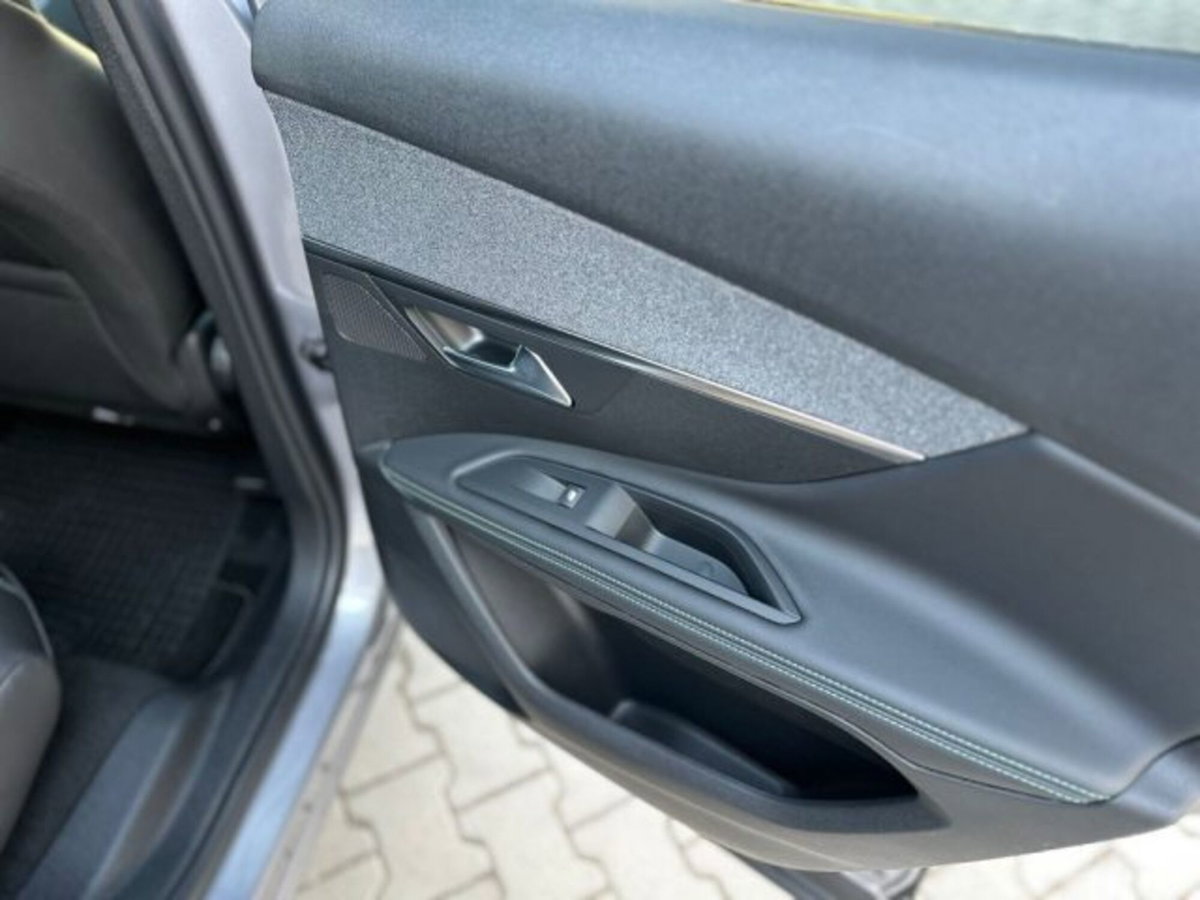 Peugeot 3008 BlueHDi 130 S&S EAT8 Allure Pack (18)