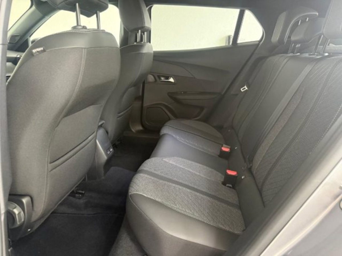 Peugeot 2008 PureTech 100 S&S Allure (11)