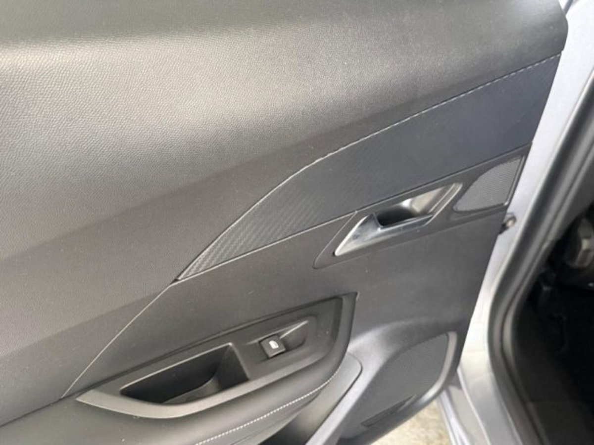 Peugeot 2008 PureTech 100 S&S Allure (12)