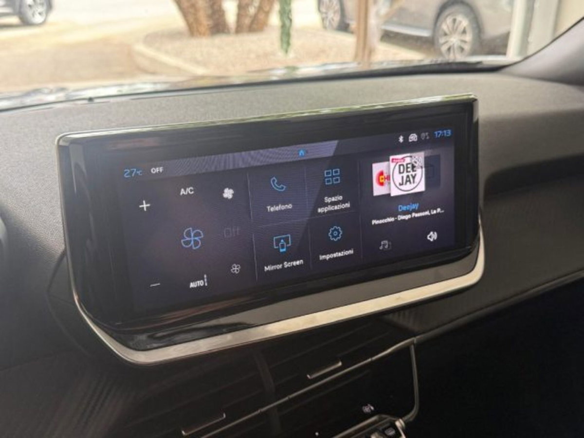 Peugeot 2008 PureTech 100 S&S Allure (17)