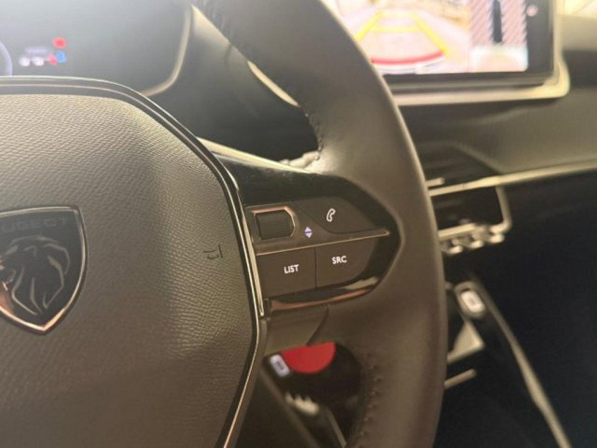 Peugeot 2008 PureTech 100 S&S Allure (18)