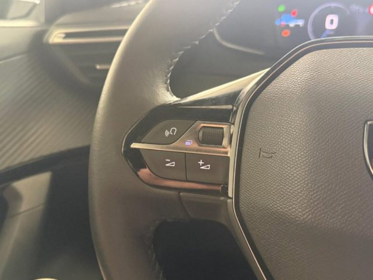 Peugeot 2008 PureTech 100 S&S Allure (19)